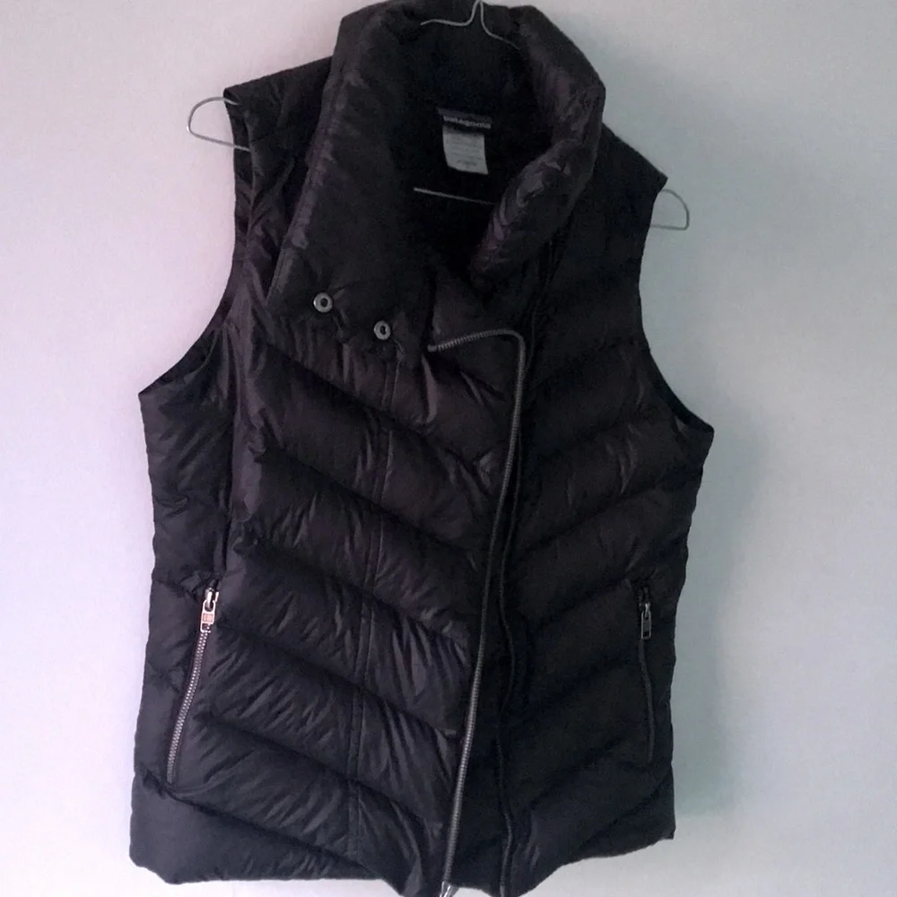Patagonia ❄️WINTER SALE❄️ down puffer vest - Picture 2 of 8